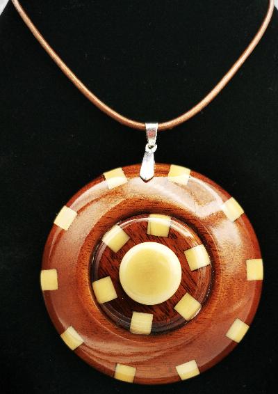 Collar Roseta Zebrawood Tagua